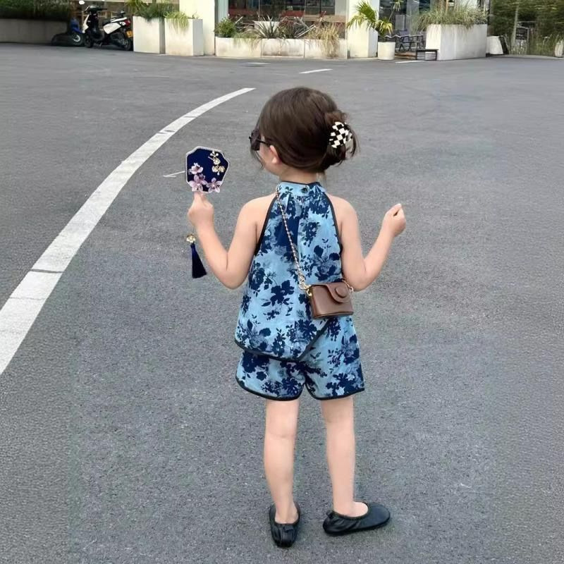 Traje de ropa para niños 2024 nuevo estilo estilo occidental niña sin mangas top floral pantalones cortos de moda cheongsam traje de dos piezas de verano
