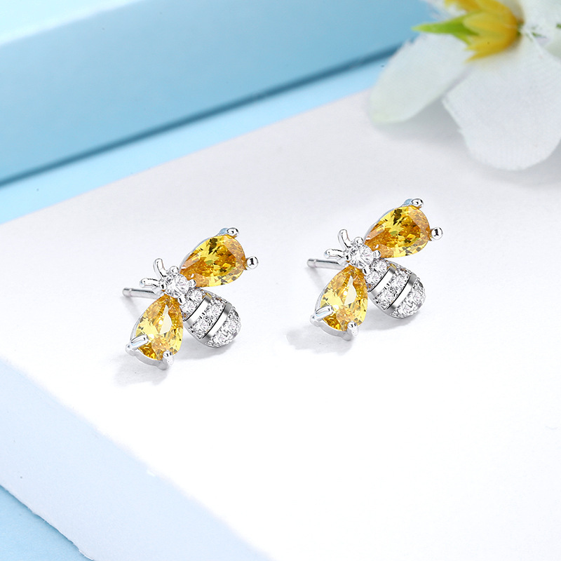 Copper Material 1 Pair Elegant Classic Style Bee Plating Copper Zircon Ear Studs