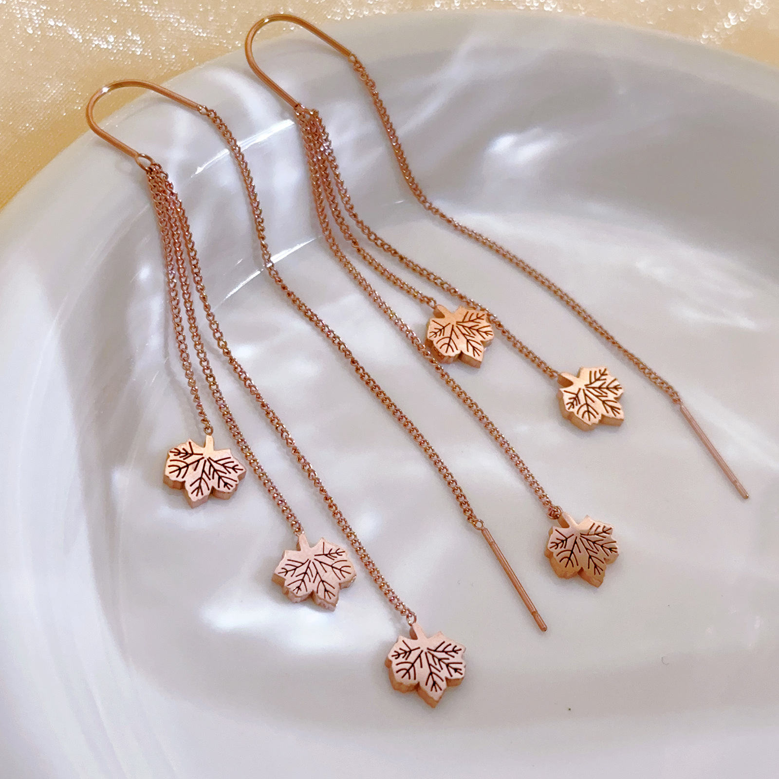 Arce francés temperamento simple oro rosa joyas de orejas de alta calidad de acero inoxidable irregular acero de titanio orejas