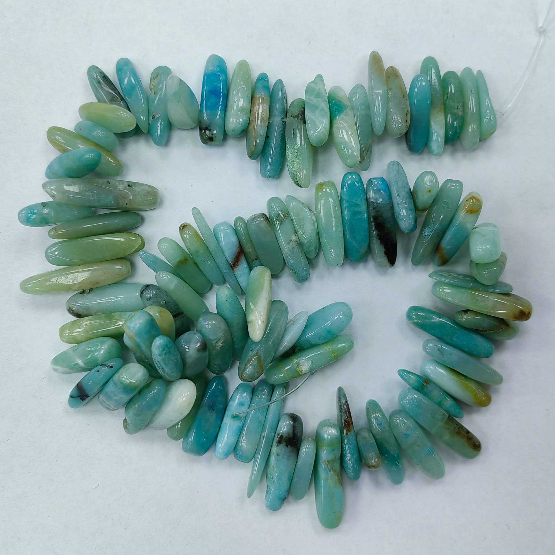 Piedra natural cristal natural piedra triturada sin forma tres o siete cabezas cuentas sueltas productos semiacabados joyas de bricolaje accesorios de cuentas al por mayor