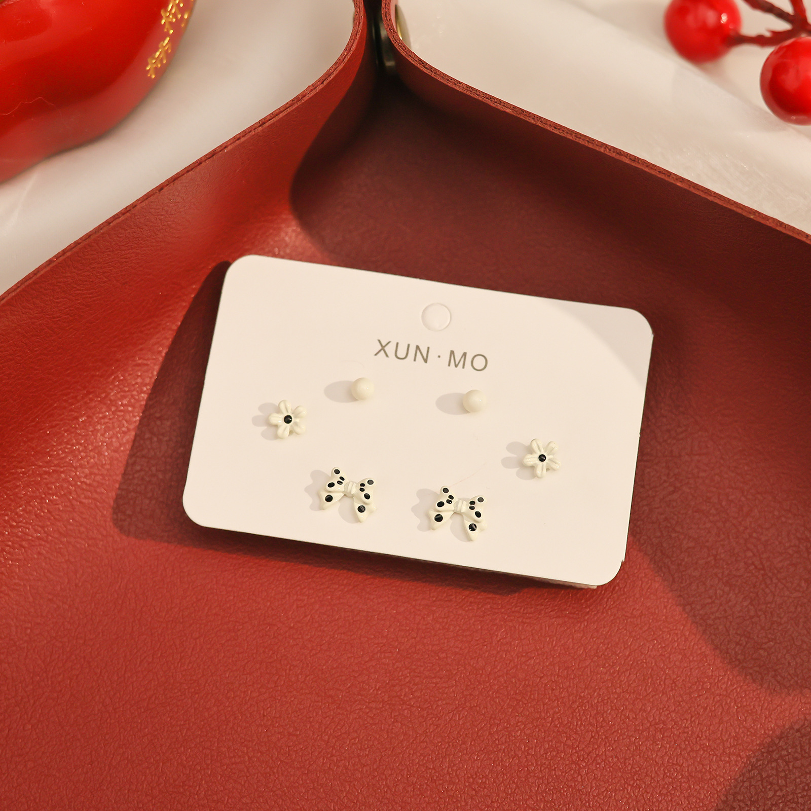 Juego de pendientes de aguja plateados, sencillos y compactos para mujer, pendientes geométricos en forma de corazón, bonitos, dulces y versátiles, venta al por mayor para puestos de mercado