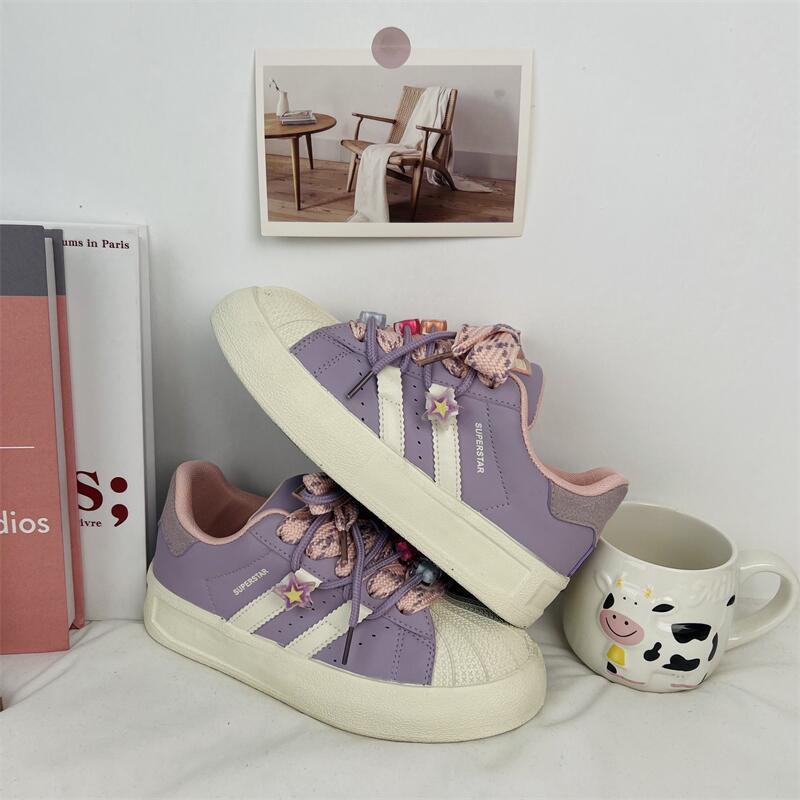 2024 primavera estudiantes zapatos de lona casuales bajos mujeres estilo coreano deportes ocio todo fósforo zapatos blancos estilo Hong Kong color caramelo image 11