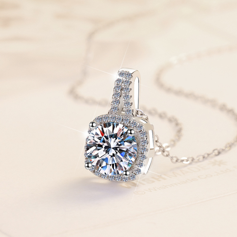 Colgante de moissanita transfronterizo para mujer, cadena de clavícula, joyería cuadrada geométrica chapada en oro blanco, collar de plata de ley s925 a la moda