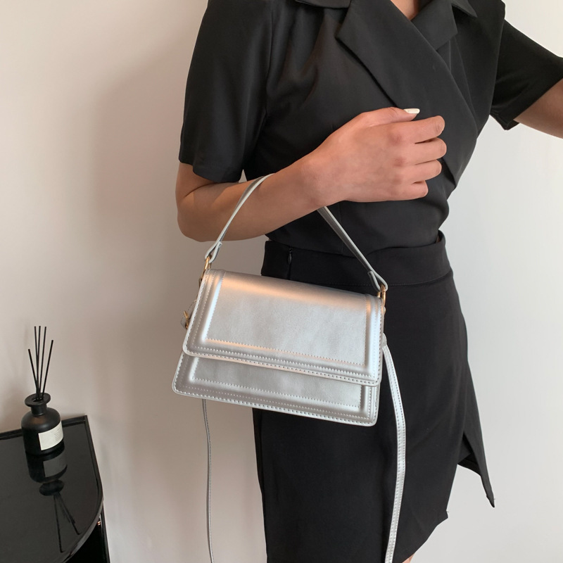Fashionable shoulder bag