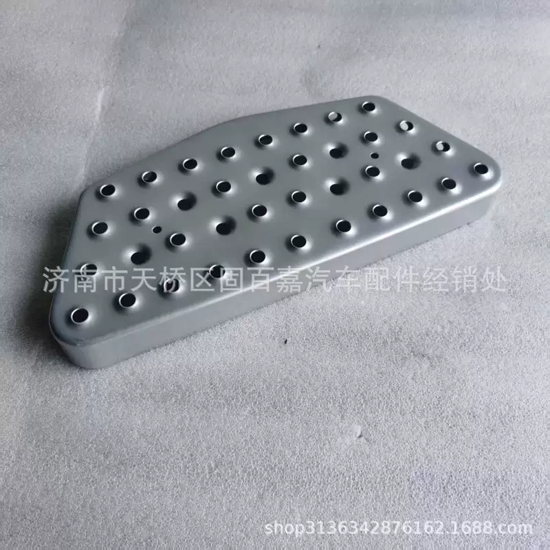 810W61511-0001 передняя противоскользящая пластина подкрылка нижняя для HOWO Shandeka