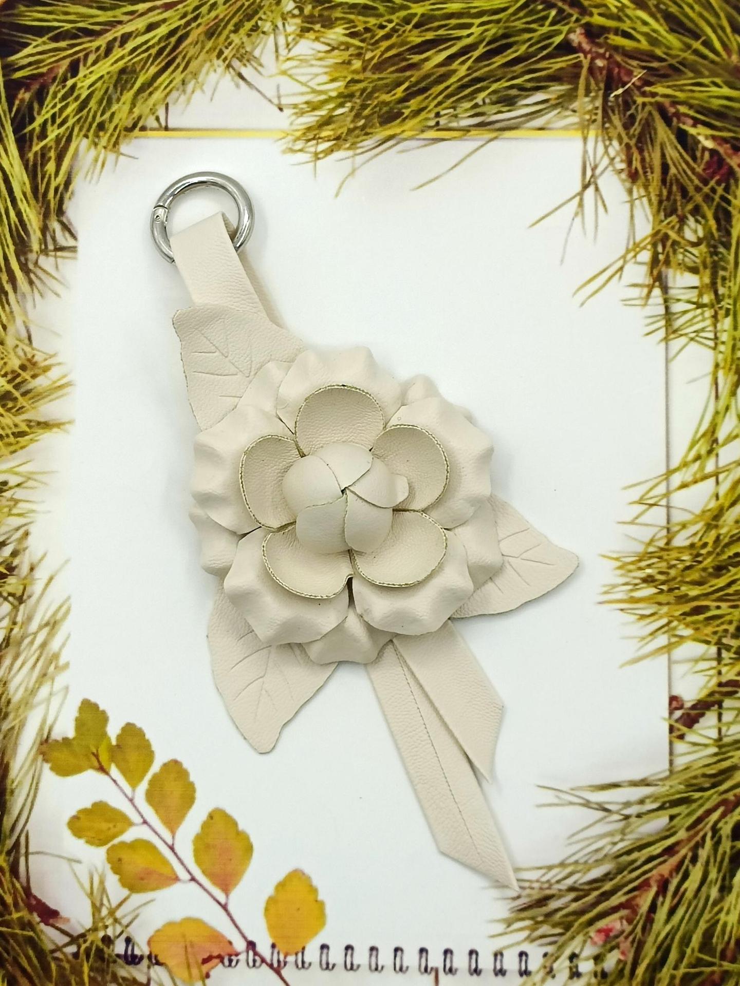 KC250303-8.5x17.5五瓣皮花钥匙扣-IMG20