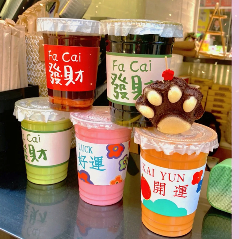 Internet-famous roadside sign coffee & milk tea cheering straws with card holders, elastic stretchable road marker bracelets, and cup sleeves—customizable with logos on request.