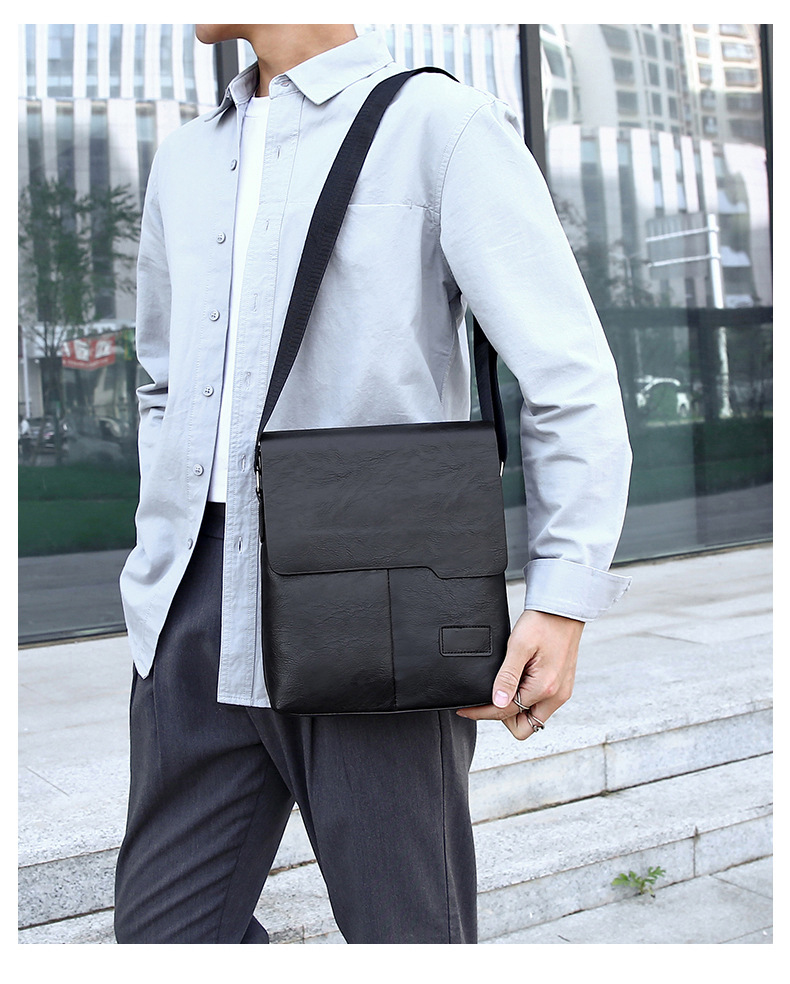 Hommes Couleur Unie Faux Cuir Fermeture Éclair Sac Bandoulière display picture 1