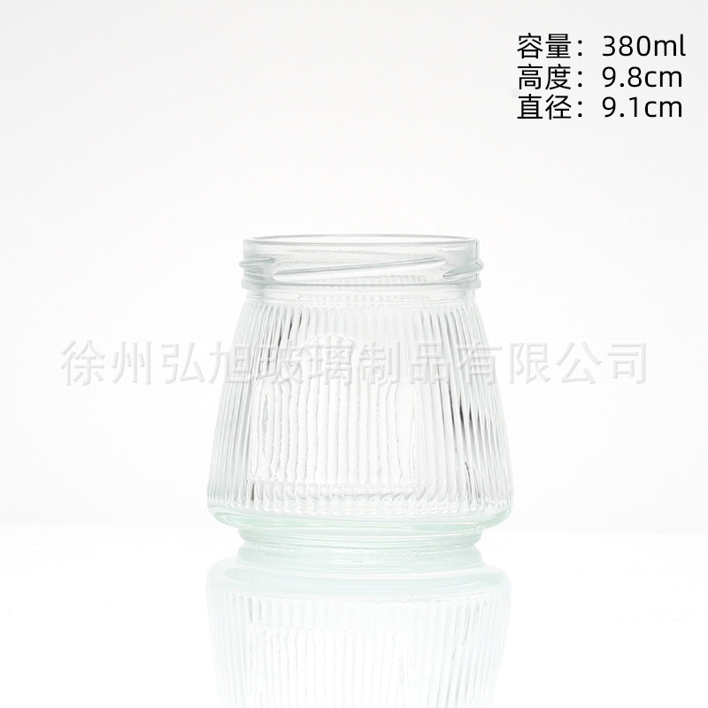 ツバメの巣はガラス瓶の密封瓶の金属蓋のガラスの缶の貯蔵瓶の蜂蜜の瓶を分けてお茶の飲み物のコップの空の瓶を入れます。|undefined
