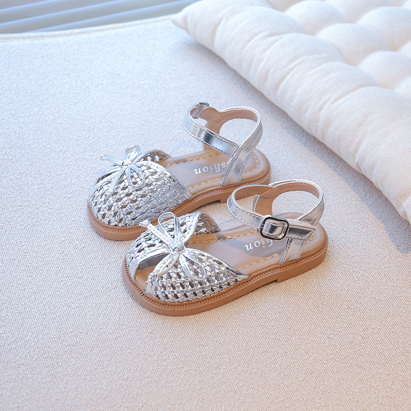 Sandalias Baotou para niñas Zapatos de princesa de moda Verano 2025 Nuevos zapatos de playa para niños Sandalias tejidas huecas para niñas image 7