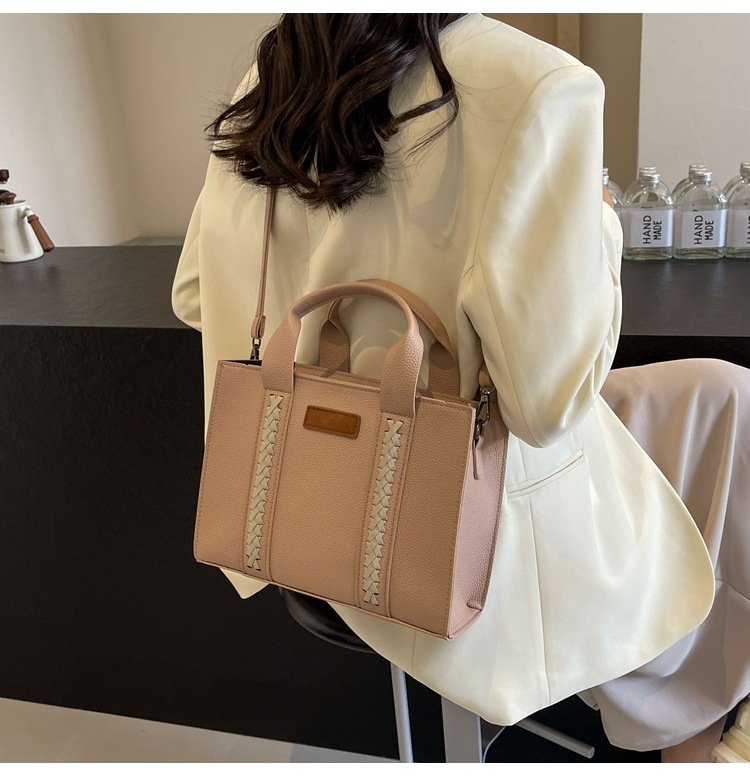 Women's Large Pu Leather Solid Color Streetwear Zipper Tote Bag display picture 15