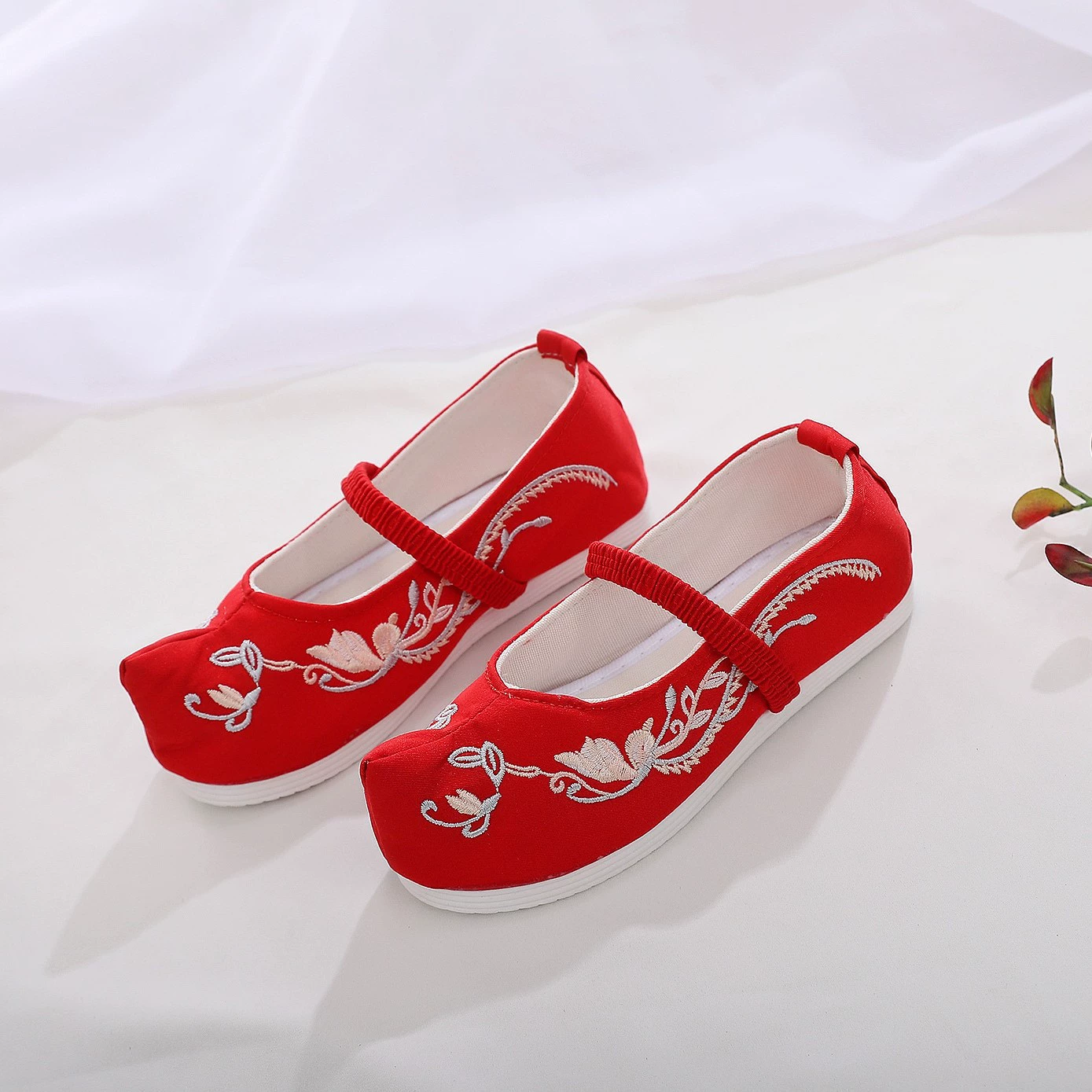H детские элегантные вышитые кожаные туфли Cloth Shoes Национальный стиль Теленовая подошва усиленная квадратная танцевальная женская одиночная обувь