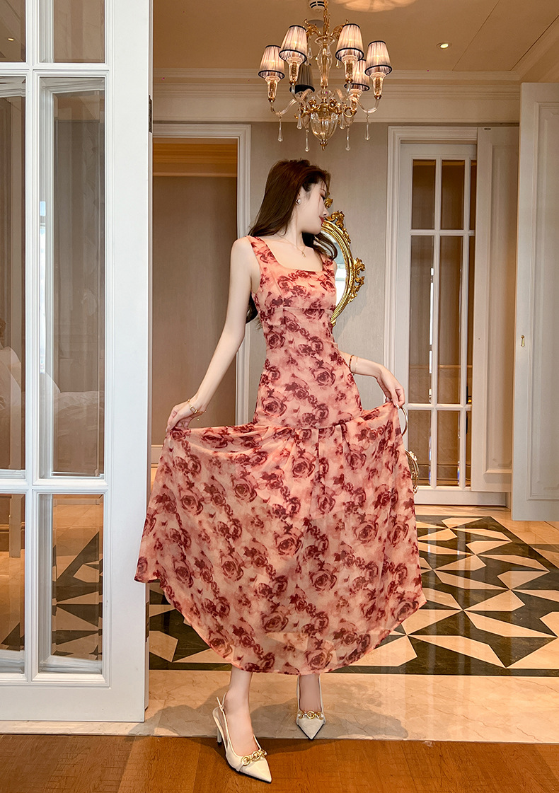 Bộ đầm maxi hai mảnh voan thắt eo kèm áo khoác nhẹ không tay — Màu đỏ son chi tiết 7