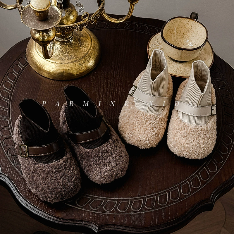 Детские теплые ботинки-носки на флисовой подкладке, утолщенные зимние 2025 года, новый стиль, простая и стильная хлопчатобумажная обувь на мягкой подошве для малышей для мальчиков и девочек.