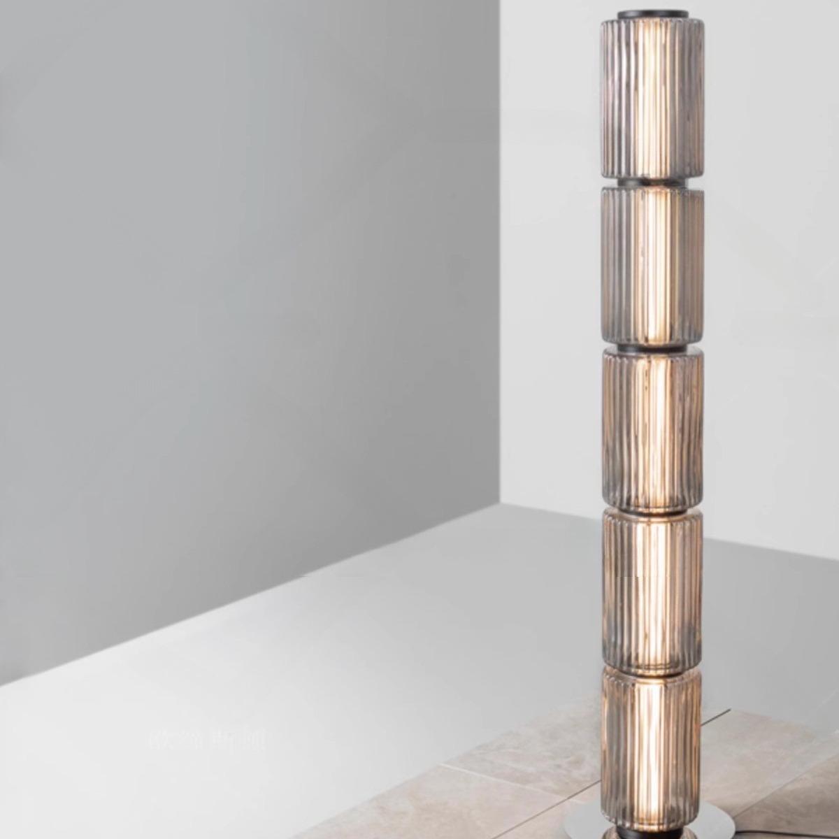 Nueva columna lujosa minimalista sala de estar lámpara de piso diseñador modelo dormitorio arte lámpara de piso de vidrio No
