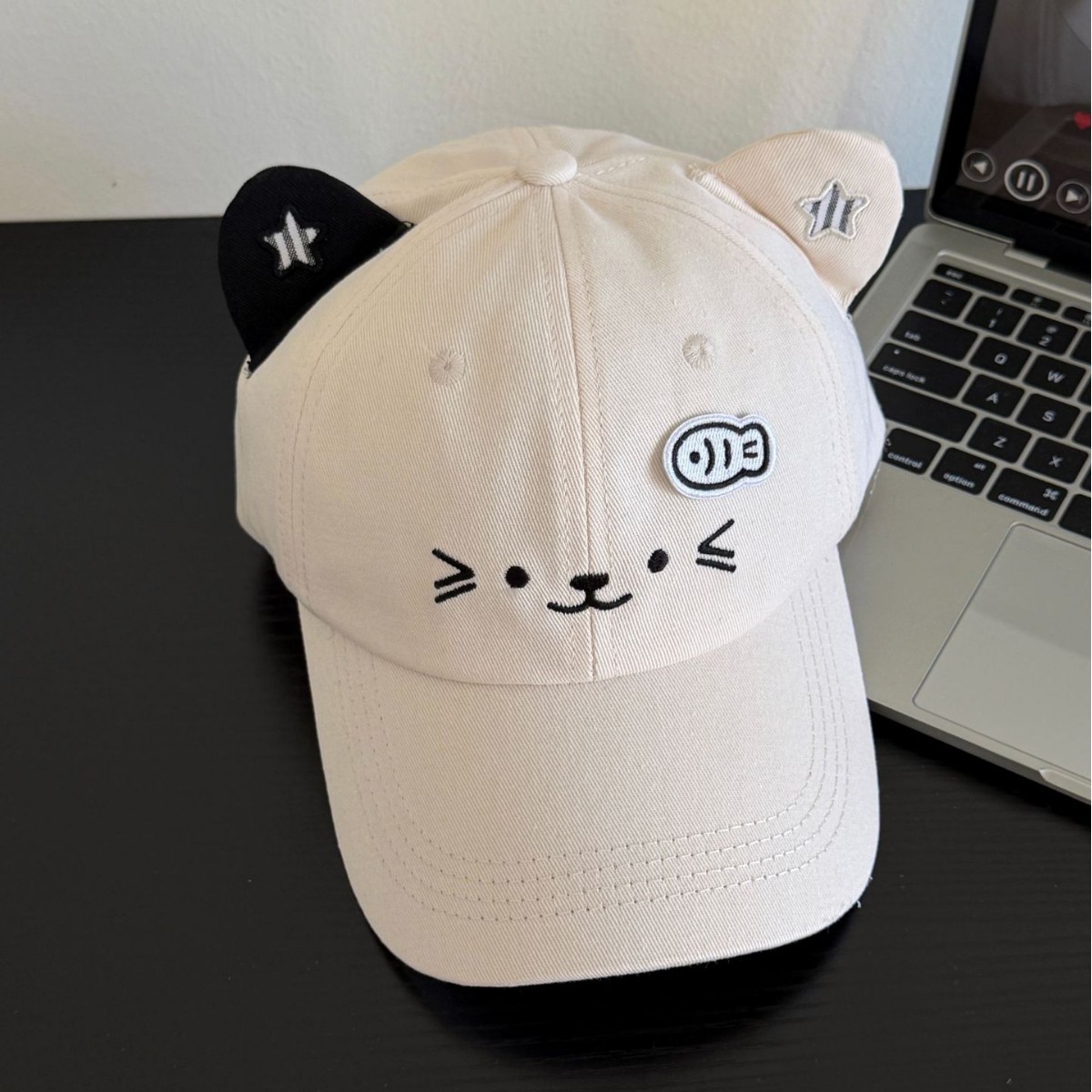 Cute Little Fish and Cat Cartoon Baseball Cap with Bow, Spring and Summer Student Style, Face-Slimming Sunshade Cap, Versatile for Couples