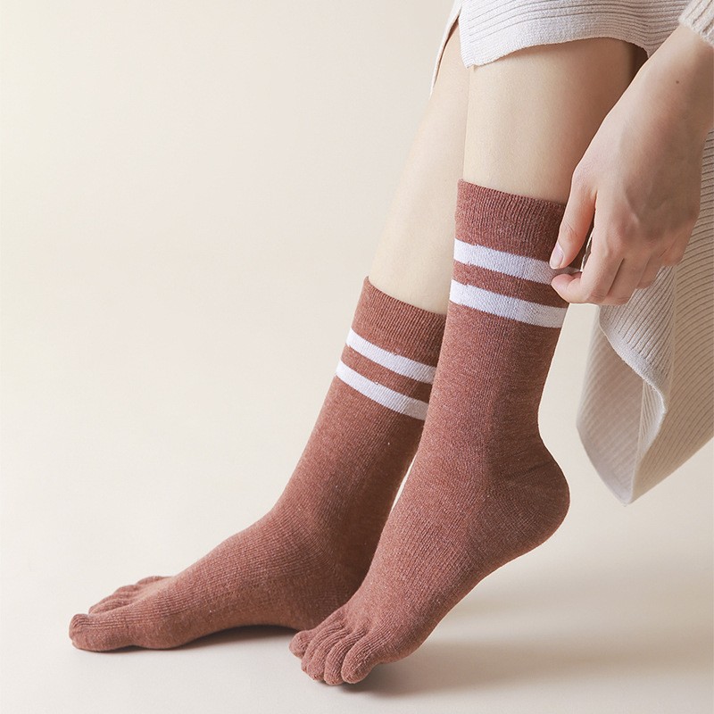 Calcetines largos de cinco dedos de invierno de algodón de color sólido para mujer Calcetines de Punta engrosados alargados calcetines de pantorrilla absorbentes de sudor calcetines de punta de moda para todos los partidos