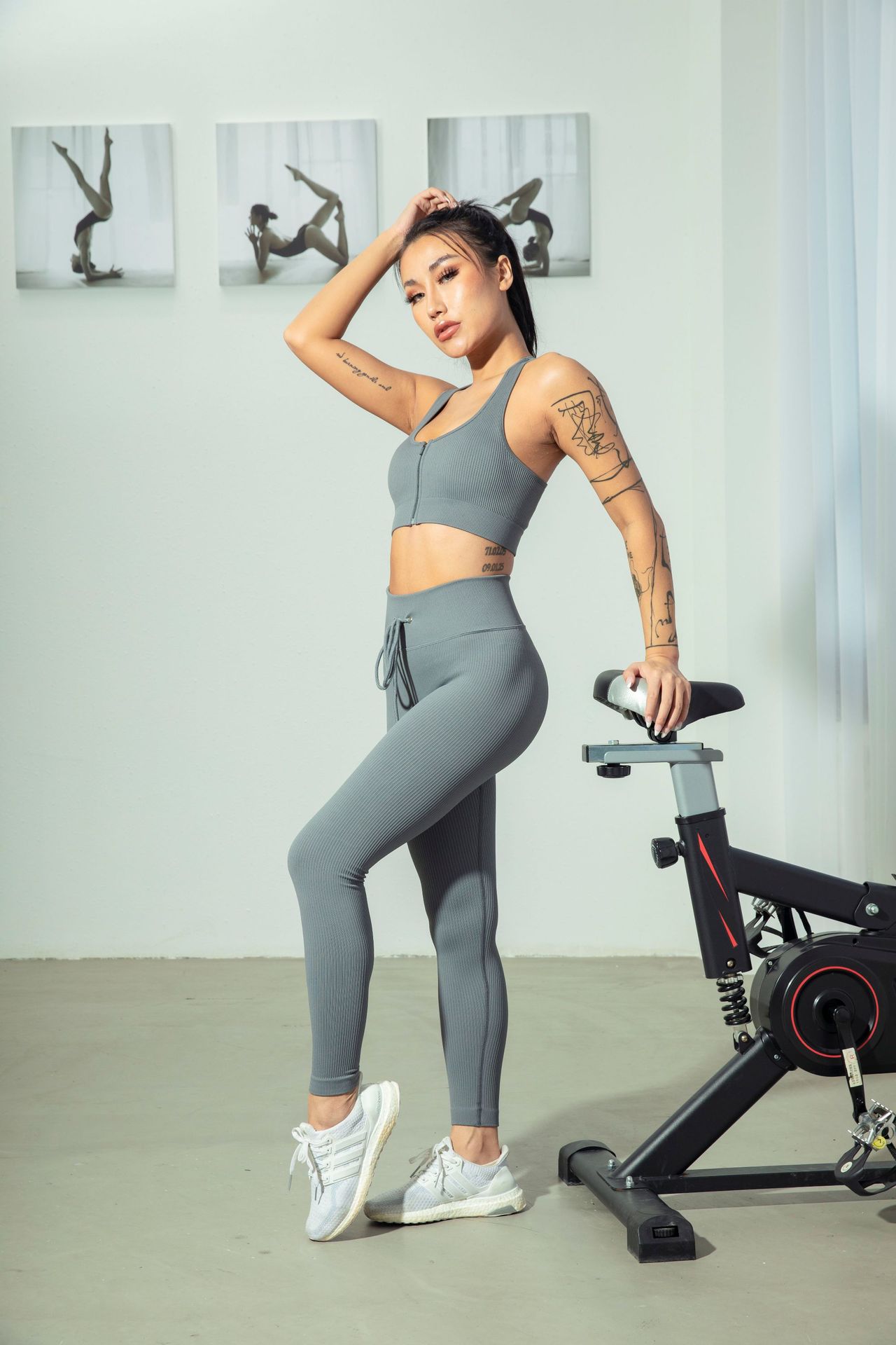 Fábrica en stock europeo y americano ins cremallera con cordón deportivo de manga larga ropa de entrenamiento traje de mujer ropa de yoga sin costuras transfronteriza