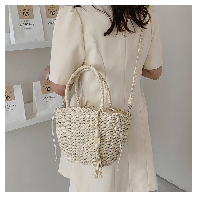 Straw Solid Color Fashion Weave Bucket Type String Bucket Bag display picture 3