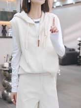 设计感短款毛衣马夹外套女早秋穿搭大码休闲连帽背心针织马甲上衣