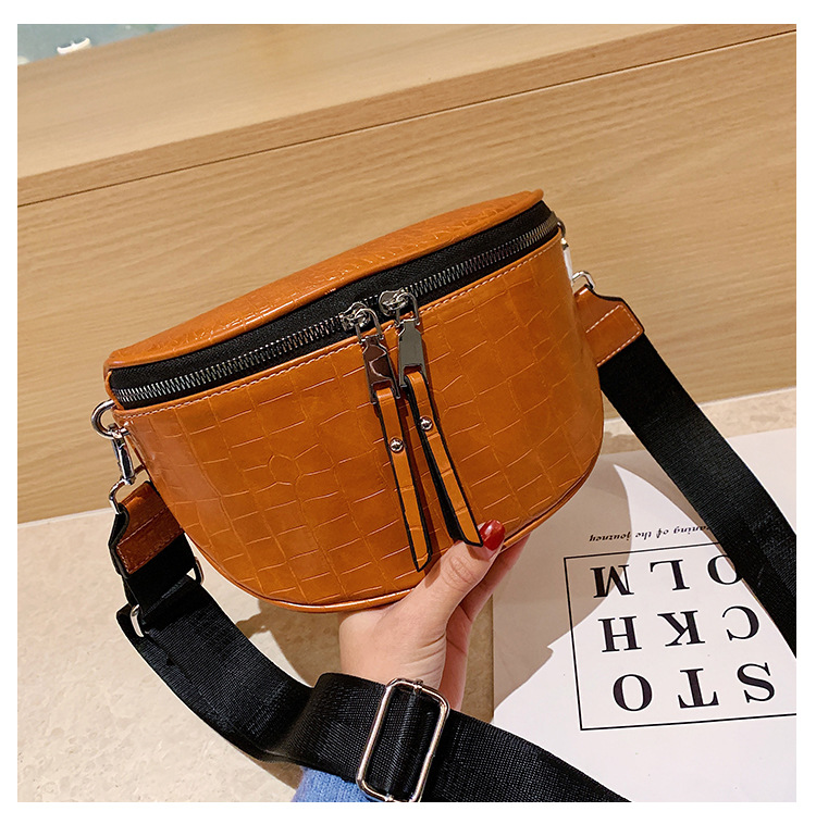 Fashion Solid Color Soft Leather Chest Bag Strap Crocodile Pattern Crossbody Bags display picture 4