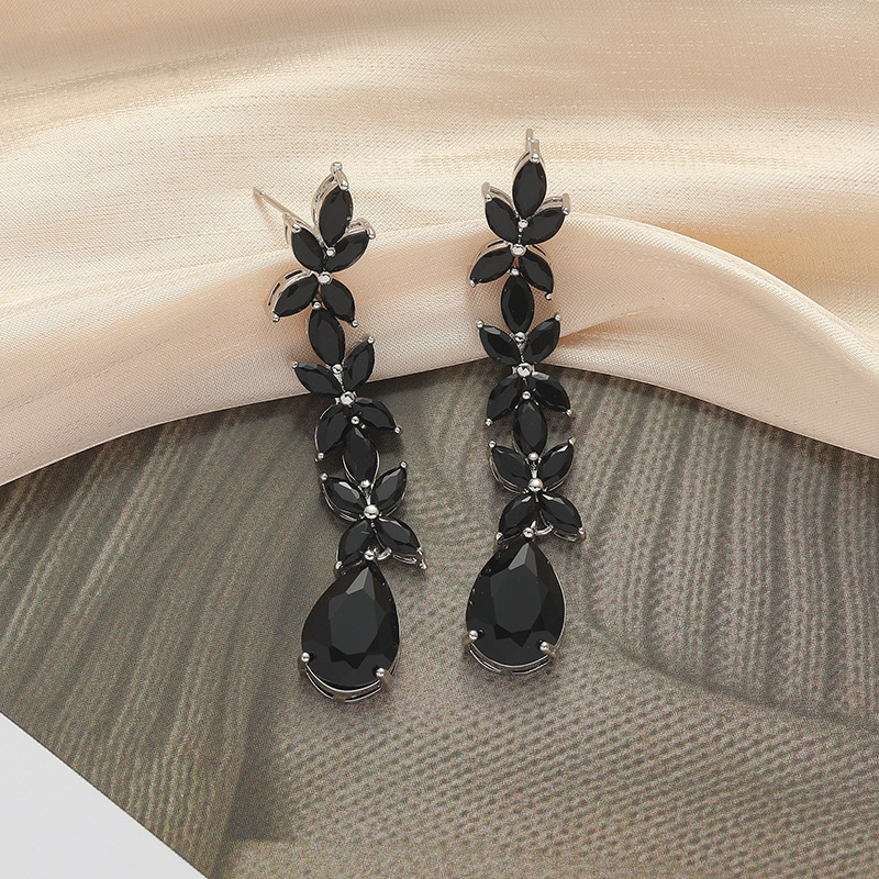 Elegante øreringe med dråbedesign i sølv til kvinder_voghion.com