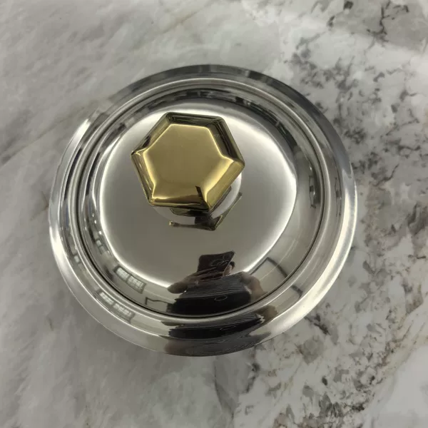 Extra-thick stainless steel mini pot with golden handle and lid, single-serving noodle pot, small hot pot for one person in a restaurant