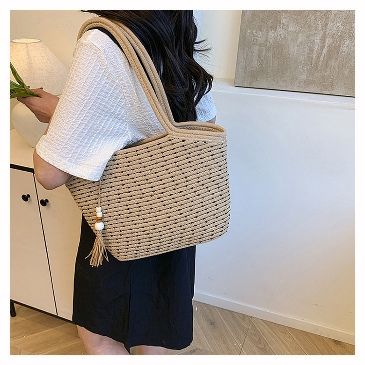 A trendy and stylish underarm bag for summer, a simple single-shoulder bag for women, and a fashionable, casual, and high-quality bag undefined