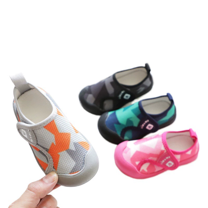 Домашняя обувь для детского сада Обувь для маленьких девочек Обувь для малышей с мягкой подошвой Детская Тканевая обувь Соответствующие цвету кроссовки для мальчиков Модные