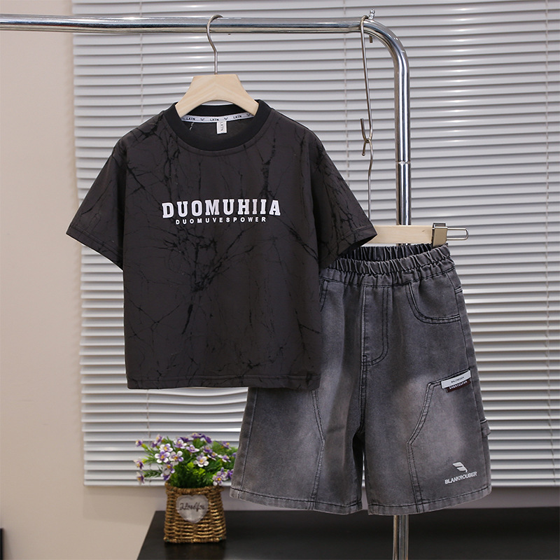 7250 Traje de manga corta de verano para niños 2025 Nuevo estilo Camiseta con estampado de estilo occidental Pantalones cortos Traje de dos piezas Verano Red 3