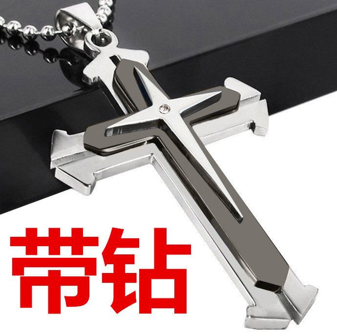 2024 Dark Knight mismo estilo de hombre con colgante de cruz de diamantes plata oro negro collar de colgante dominante al por mayor