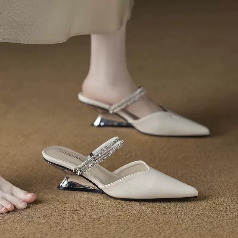 Fashionable Pointed-Toe High Heels 2026 Summer New Style Chunky Heel Solid Color Rhinestone Sandals Daily Casual Elegant Closed-Toe Mules