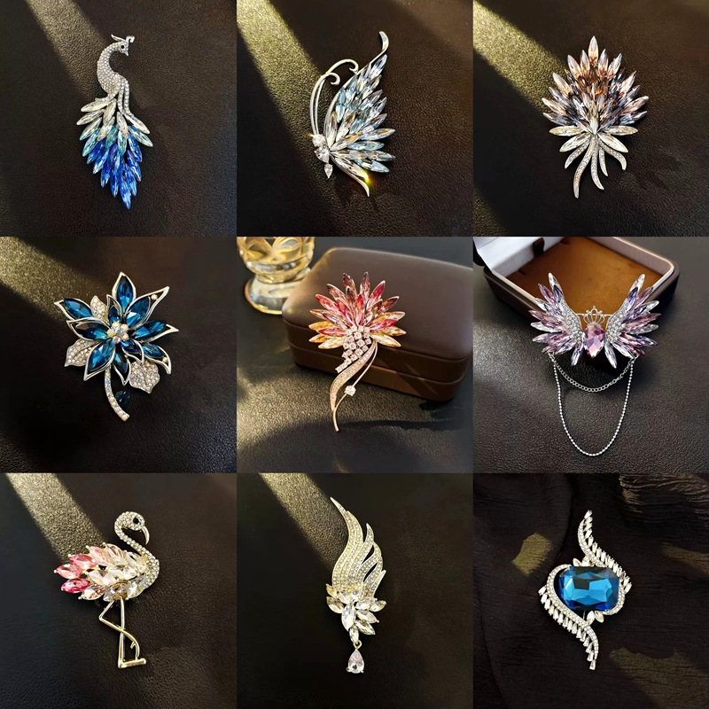 High-End Luxury Flower Brooch for Women European and American Fashion New Crystal Diamond High-End Corsage Large Clothing Accessories