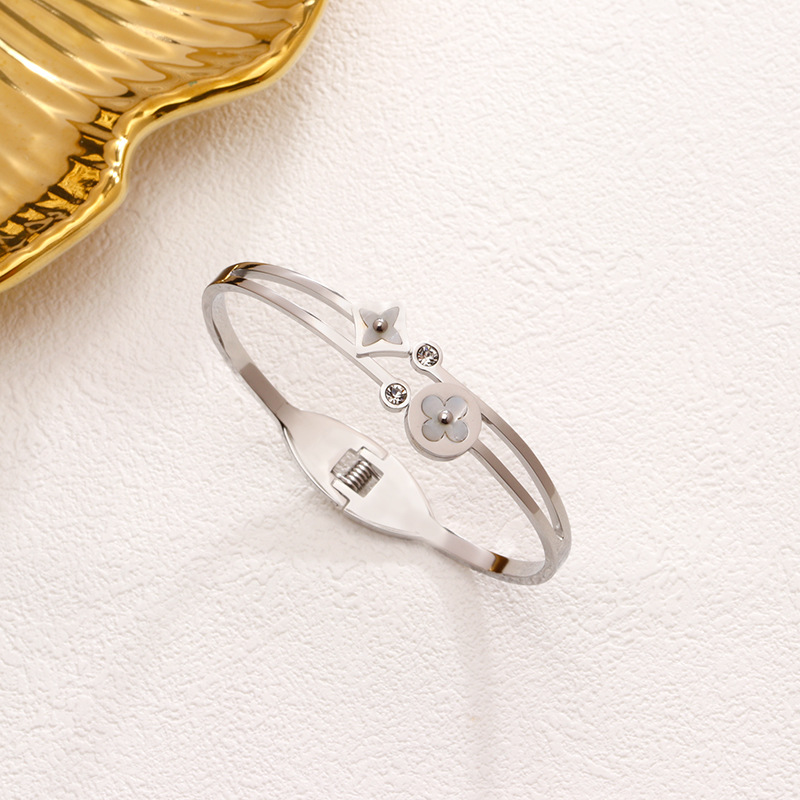 44 크로스 플라워 팔찌 스틸 컬러