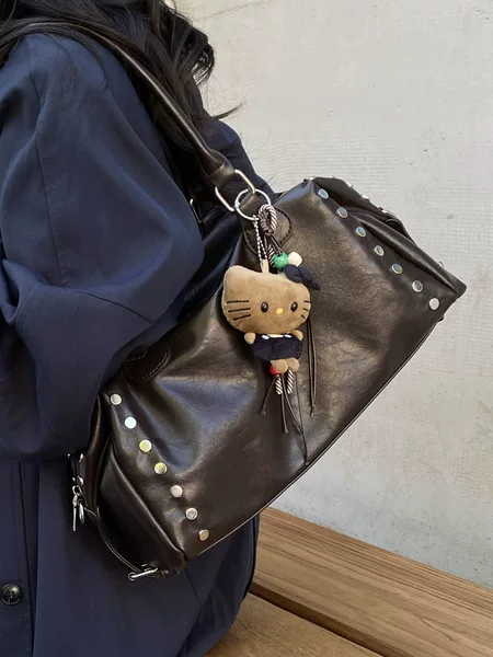 Super trendy baguette-style bowling bag for women, large capacity, 2026 new autumn/winter collection, high-end, lightweight, and stylish Boston bag