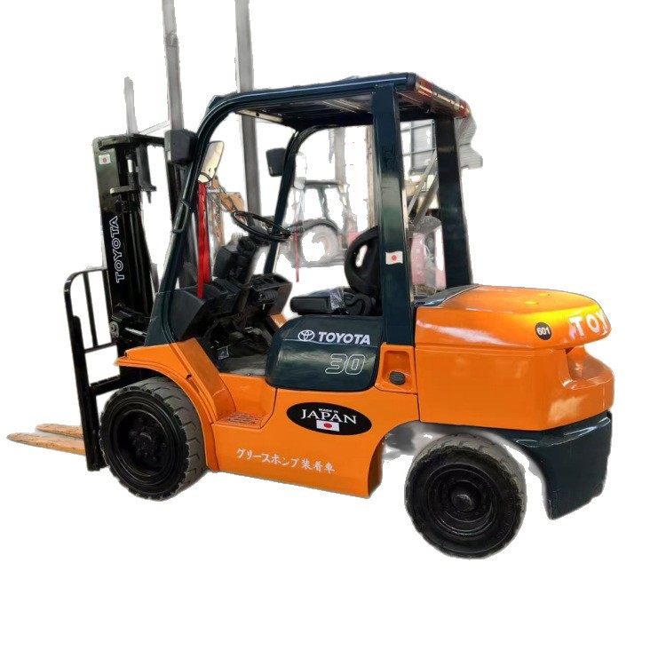 Comercio exterior exclusivo para Toyota 3 toneladas de segunda mano de cuatro ruedas tipo elevación eléctrica de 4,5 metros de transporte de carretillas elevadoras
