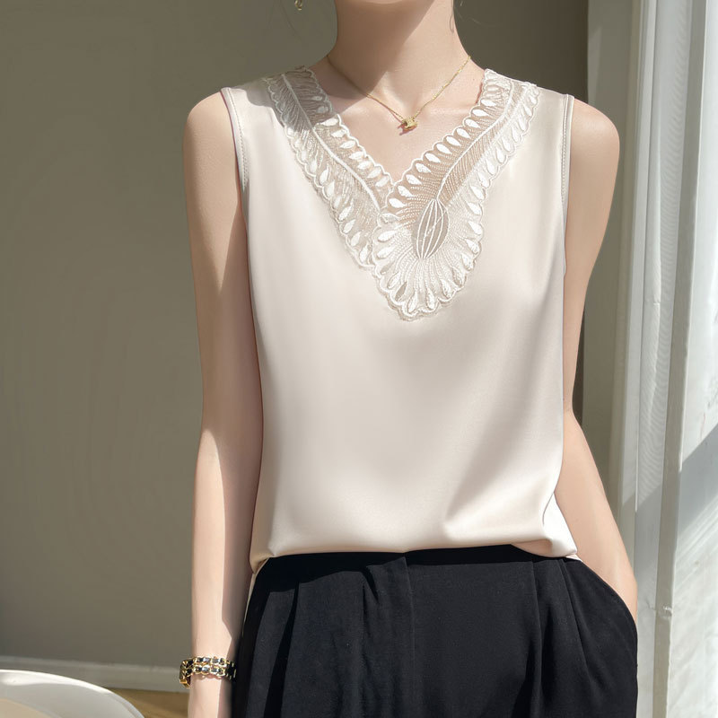 2025 Summer New Style Imitation Silk Satin Camisole Sleeveless Vest for Women to Wear Outside with Lace Splicing Inner Top 2025 Summer New Style Imitation Silk Satin Camisole Sleeveless Vest for Women to Wear Outside with Lace Splicing Inner Top