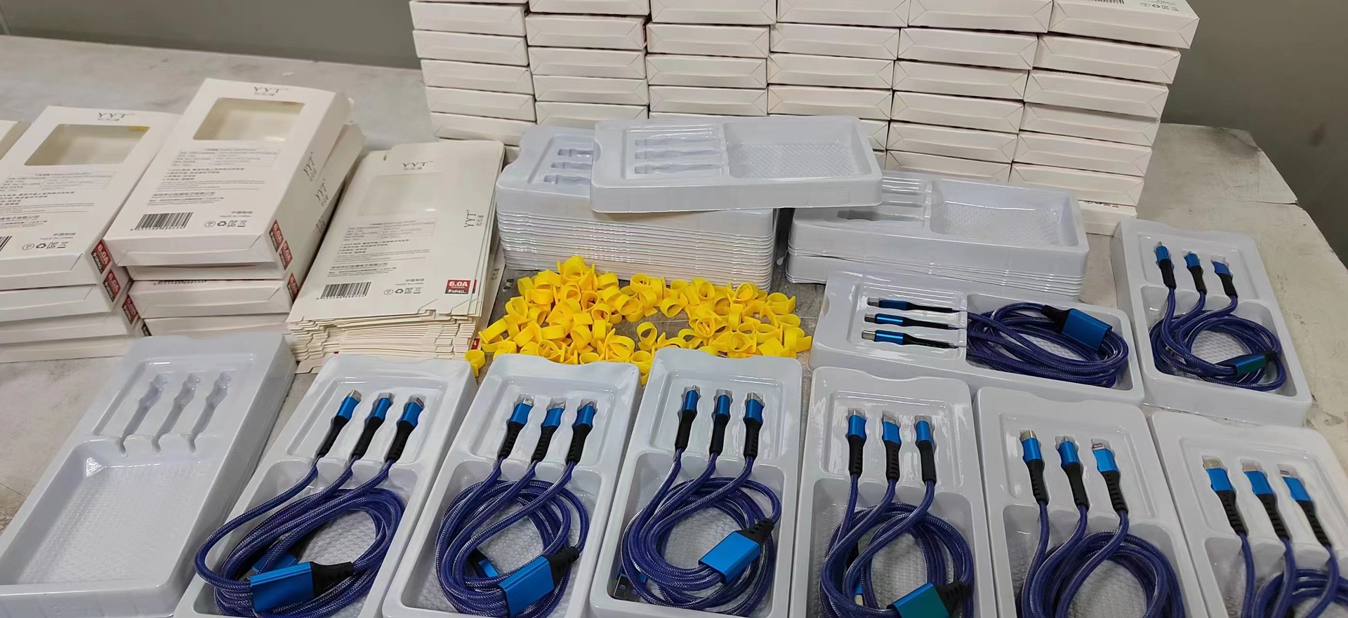 6A süper hızlı şarj hediyesi file tek ila üç veri kablosu üçü bir arada şarj kablosu Apple typec için uygun cep telefonu