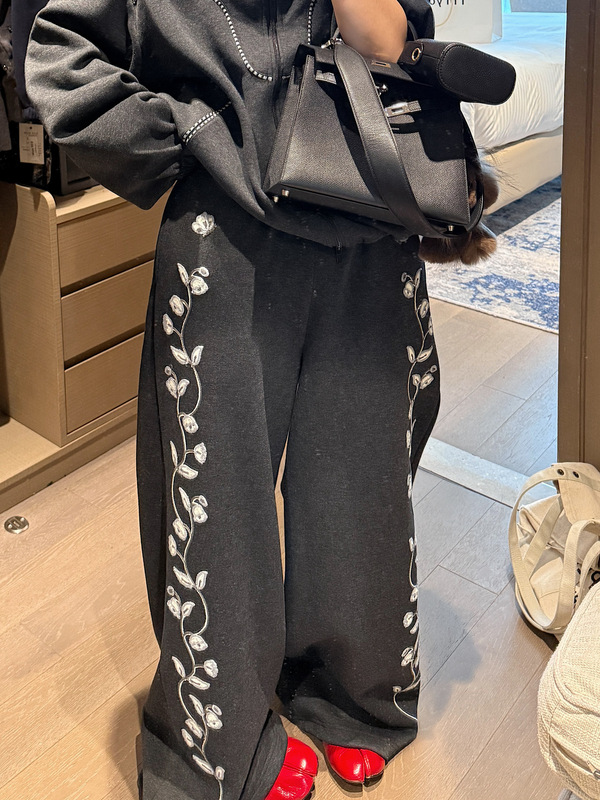 Embroidered floral wide-leg sweatpants for women, loose and slimming, casual long pants, 2026 early autumn new versatile floor-length pants Embroidered floral wide-leg sweatpants for women, loose and slimming, casual long pants, 2026 early autumn new versatile floor-length pants