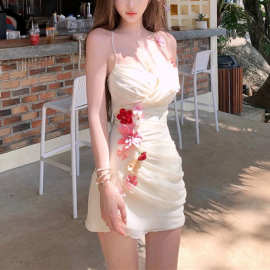 HX 2024新款 花朵连衣裙女夏季设计感度假裙吊带裙收腰短款裙子