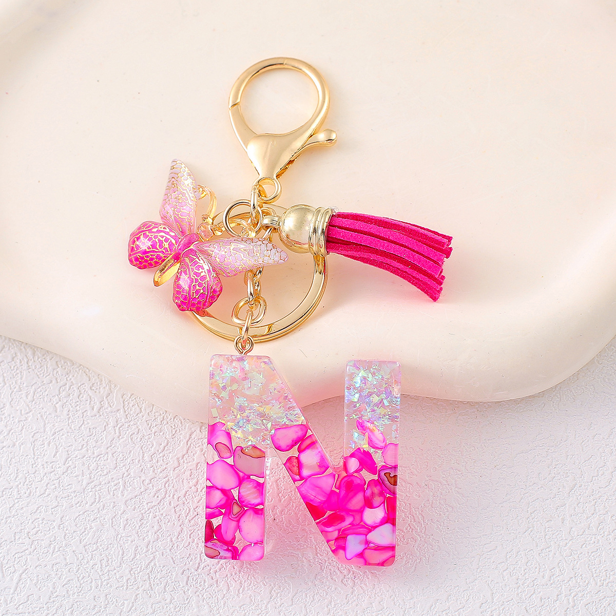 2024 explosión llavero joyería de resina letras bolsos colgantes de dama conchas rojas llavero colgantes de mariposa
