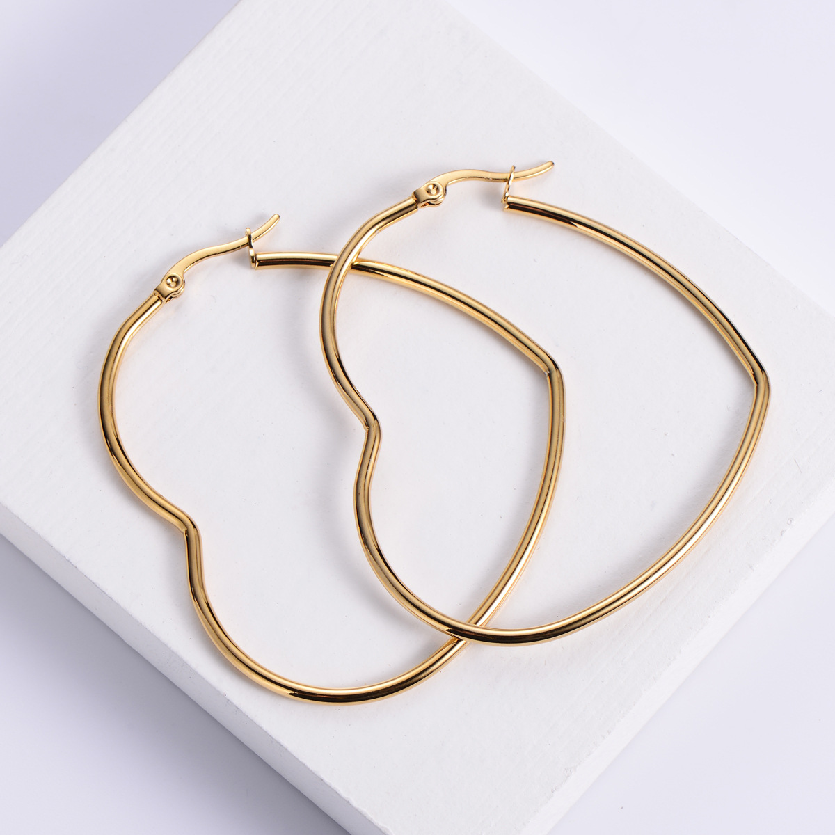 Pendientes de acero de titanio galvanoplastia pulido nueva línea redonda moda elegante estilo TikTok Comercio exterior joyería al por mayor mujeres