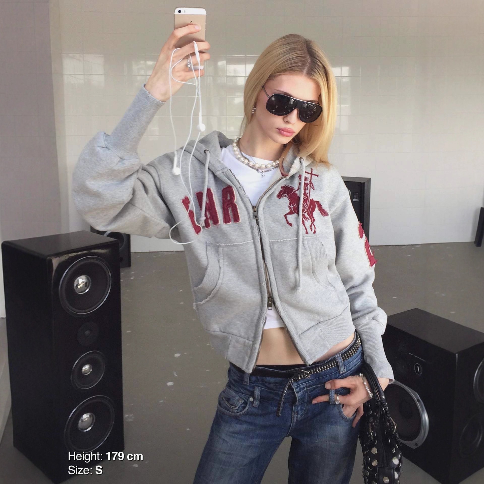 Hoody with zipper