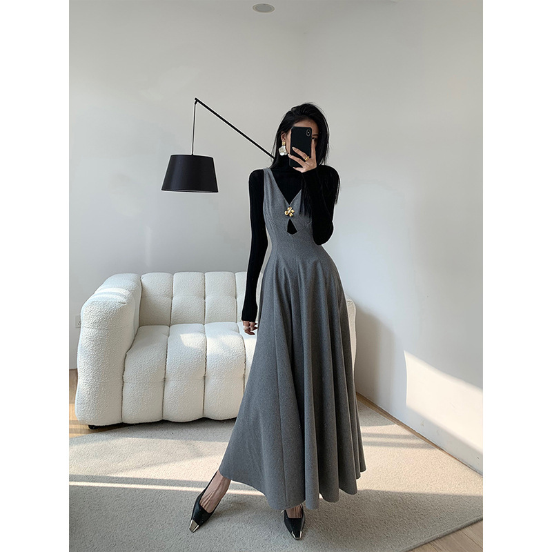 홍 셔츠 2024 가을과 겨울 원피스 깊은 V 슬림 적합 큰 스윙 원피스 우아한 숙녀 스타일 V 칼라 백리스 모직 원피스