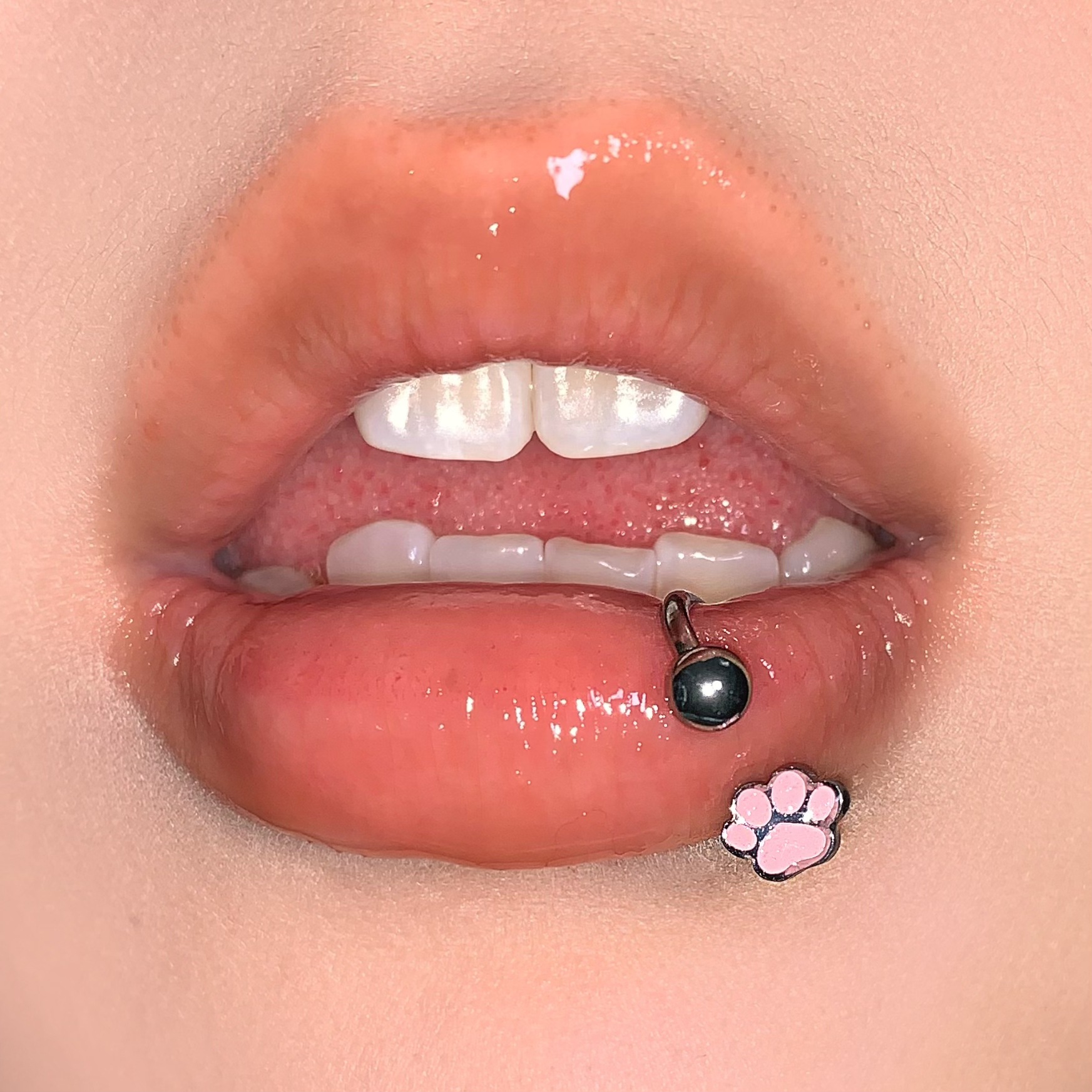 Silver pointed spike labret stud material detail