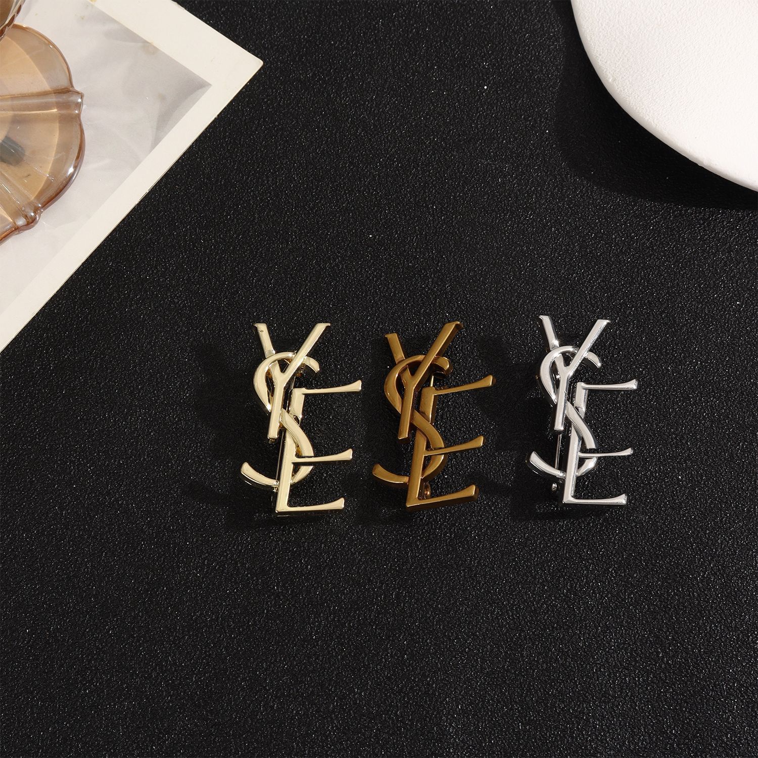 High-Quality Glossy Poplar Forest Brooch Letter Pin, High-End Luxury Brooch, Matching Coat Brooch, Alloy Accessory