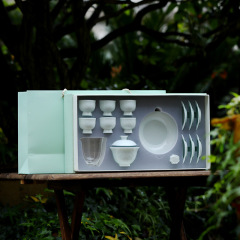 宋影青の手作りのレリーフをまねて碗のお茶の杯をかぶせてセットの陶磁器の工夫の茶器のセットのセットのプレゼントの箱のビジネスの贈り物を入れます。