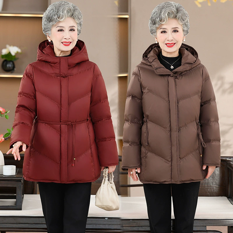 Пожилые пуховики бабушки зимние пальто 60 лет пожилая женщина