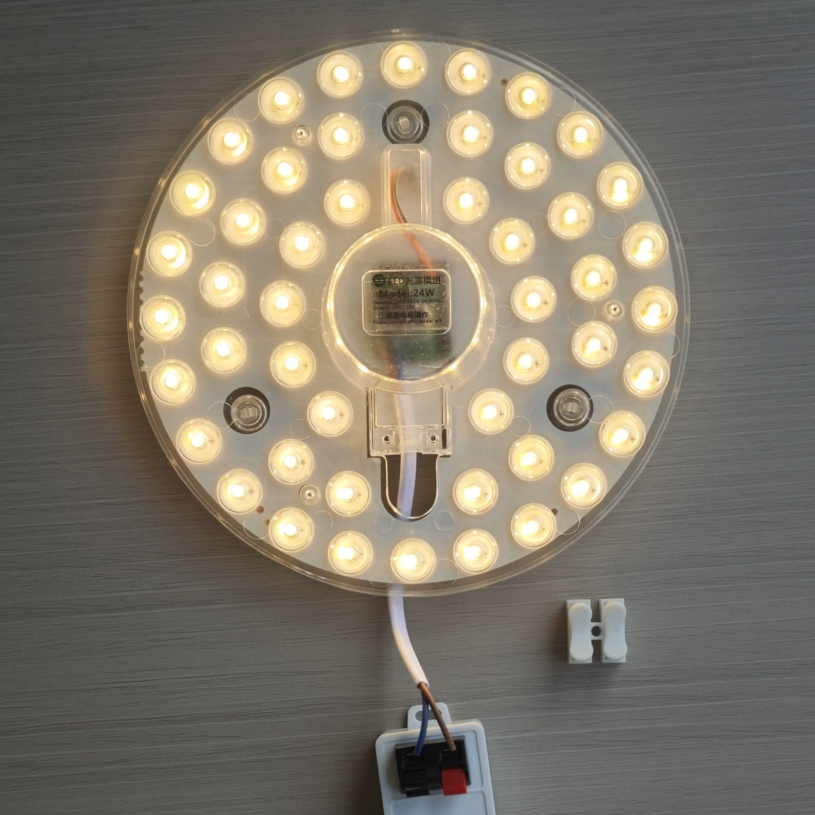 Светильник потолочный LED, источник света, линейный свет, сменные магнитные аксессуары, три цвета, защита глаз, комфортный световой спектр