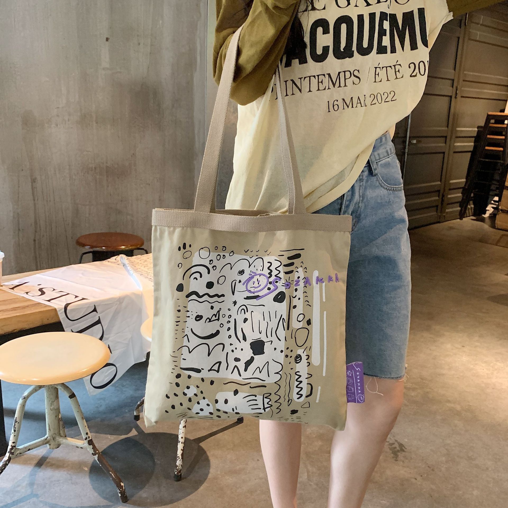 【 In Stock 】26102 letter graffiti printed canvas bag, large-capacity single-shoulder hand-carry shopping bag Tote from South Korea undefined